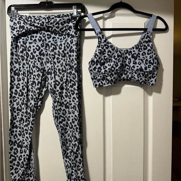 AERIE workout set - Picture 3 of 5